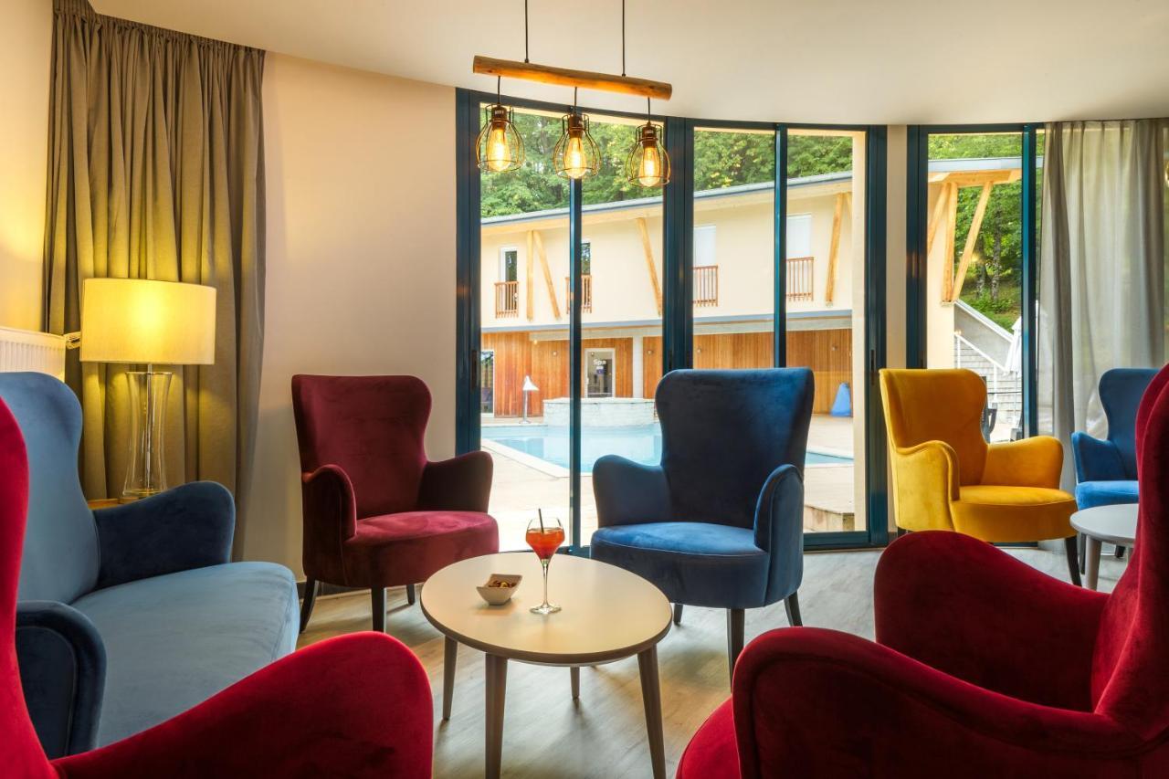 Logis Hotel Parenthese, Restaurant & Spa Chille Exterior foto