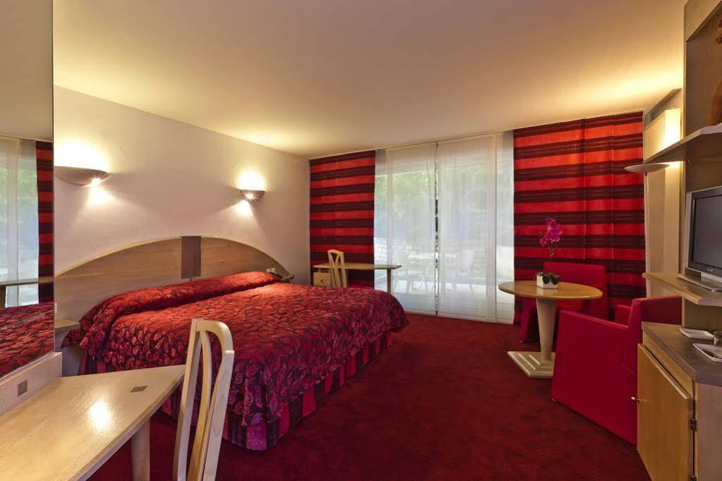 Logis Hotel Parenthese, Restaurant & Spa Chille Exterior foto